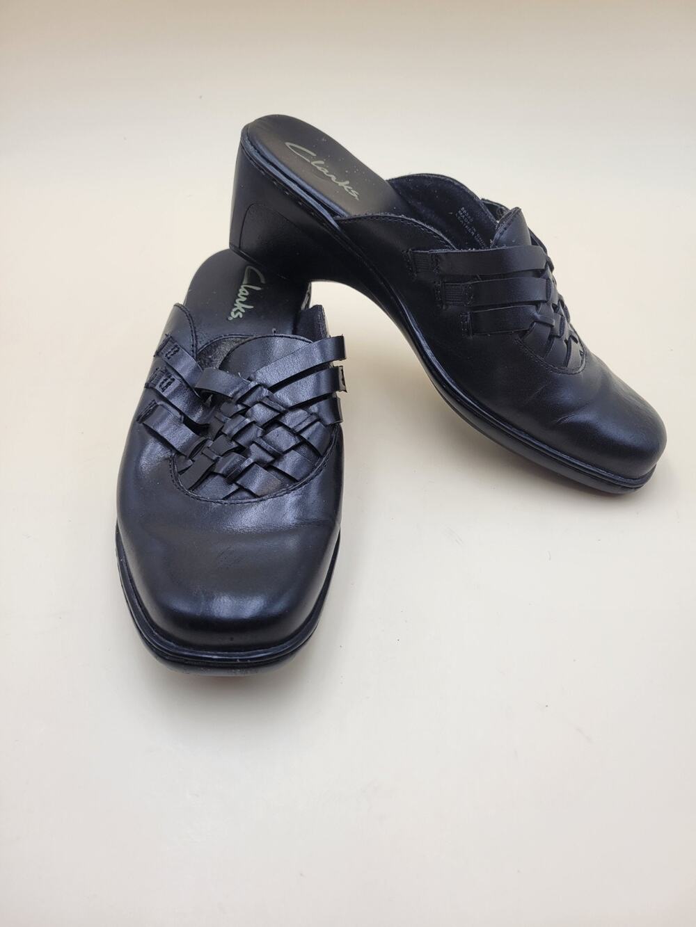 Clarks Bendables Womens Mules Size 6.5 W Black Leather Upper Slip On Vintage